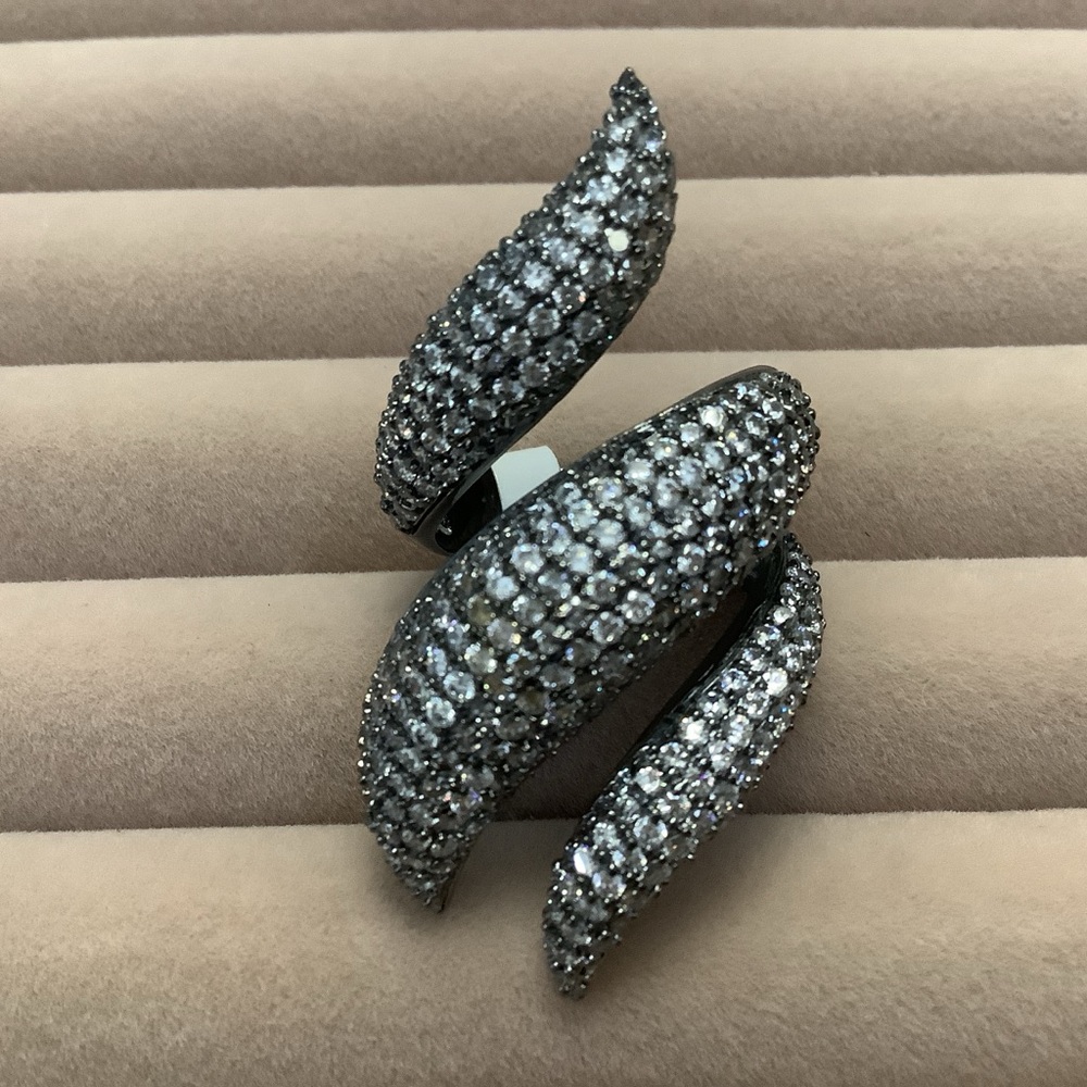 NWT NOIR STATEMENT RING
SIZE 6 and 7 Available